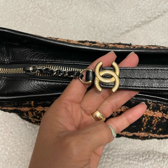 Chanel Gabrielle Tweed black size Medium - Picture 9 of 9